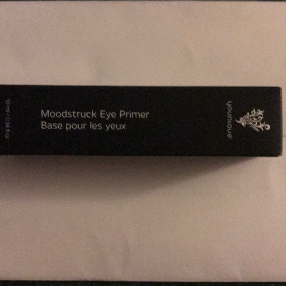 Eye primer
